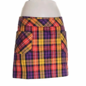 Rutig retro kjol  - ASSS COOOL KJOL som jag köpt på Sellpy, var tyvärr för stor för mig som vanligt vis är 34-36. FÖRST TILL KVARN SÅ VÄNTA INTE FÖR LÄNGE! OCH KOLLA IN ANDRA AV MINA ANNONSER! (Kjolen har också inbyggda shorts 