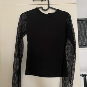 Svart nättröja - Zara  - Svart och bekväm tröja från Zara. Fina armas! 