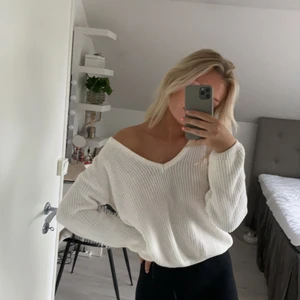 Vit stickad tröja  - Från NA-KD. Fint skick 💓💓