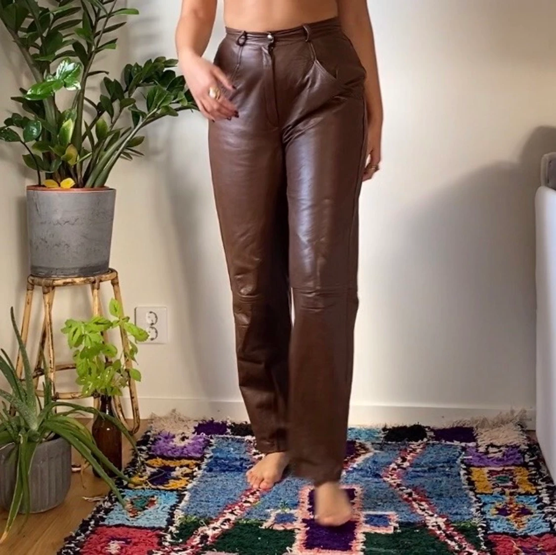 Bruna faux läderbyxor s.38