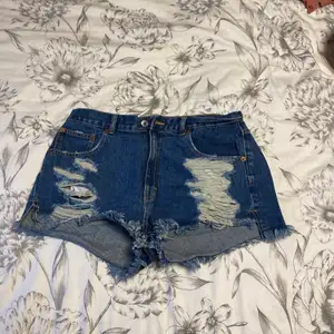 Pull and bear shorts, knappt använda