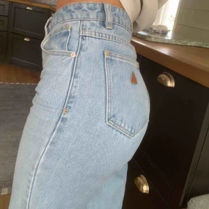 Abrand jeans - Helt nya jeans från Abrand, använda Max tre gånger. Köpte dom för 800kr 
