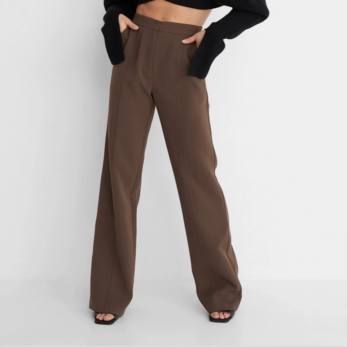 Perfekta bruna kostymbyxan  - 90