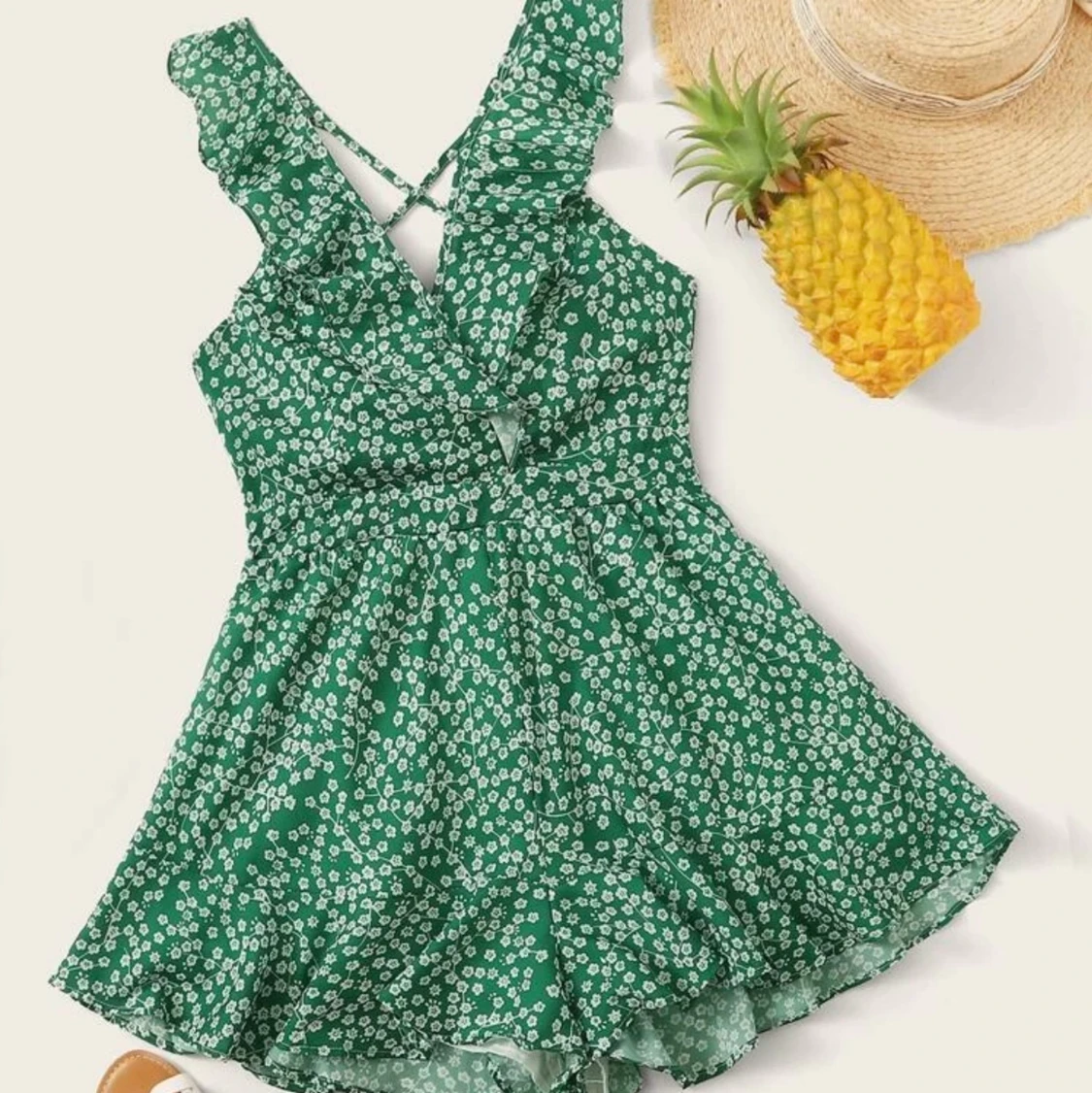 Grön jumpsuit med vita blommor  - 90