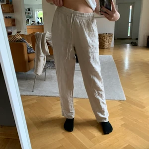 Linne byxor från H&M  - Säljer ett par av mina linne byxor! Har två och ena passar inte så säljer dem😊 Säljer dom som är i xs (bilden är på S för XS passar inte) Kontakta mig för fler bilder😊😊 