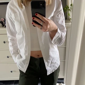 Linneskjorta  - Linneskjorta i strlk 160 men skulle säga att den passar en xxs/xs😚💕💕