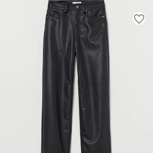 Skinnbyxor - Säljer dessa skinnbyxor från hm då de inte kommer till användning och är för stora. Skriv för fler bilder💕