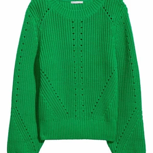 Grön stickad tröja  - så fin grön stickad tröja, strl S och perfekt till sommaren över en klänning t.ex😍😍 frakt står köparen för 🚚