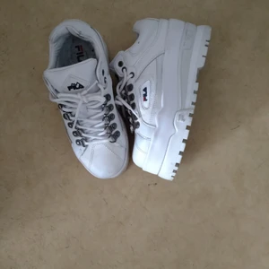 Platå sneakers vita! - 500