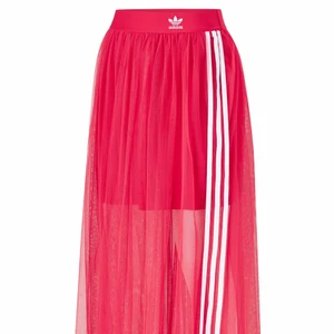 Adidas kjol - Rosa adidas tyllkjol i storlek 34, färgen på kjolen är som den första bilden i verkligheten🤩
