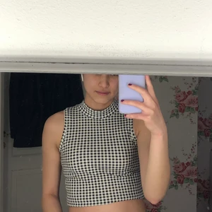 Rutigt linne  - Säljer för jag inte använder, stolek xs men är töjbar 