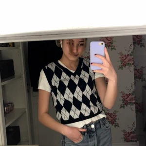 stickad väst - Säljer denna väst då jag inte använder mer, stolek S 