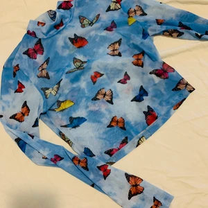 Mesh top med fjärilar - Fin mesh top med fjärilar i storlek S från Shein💗 