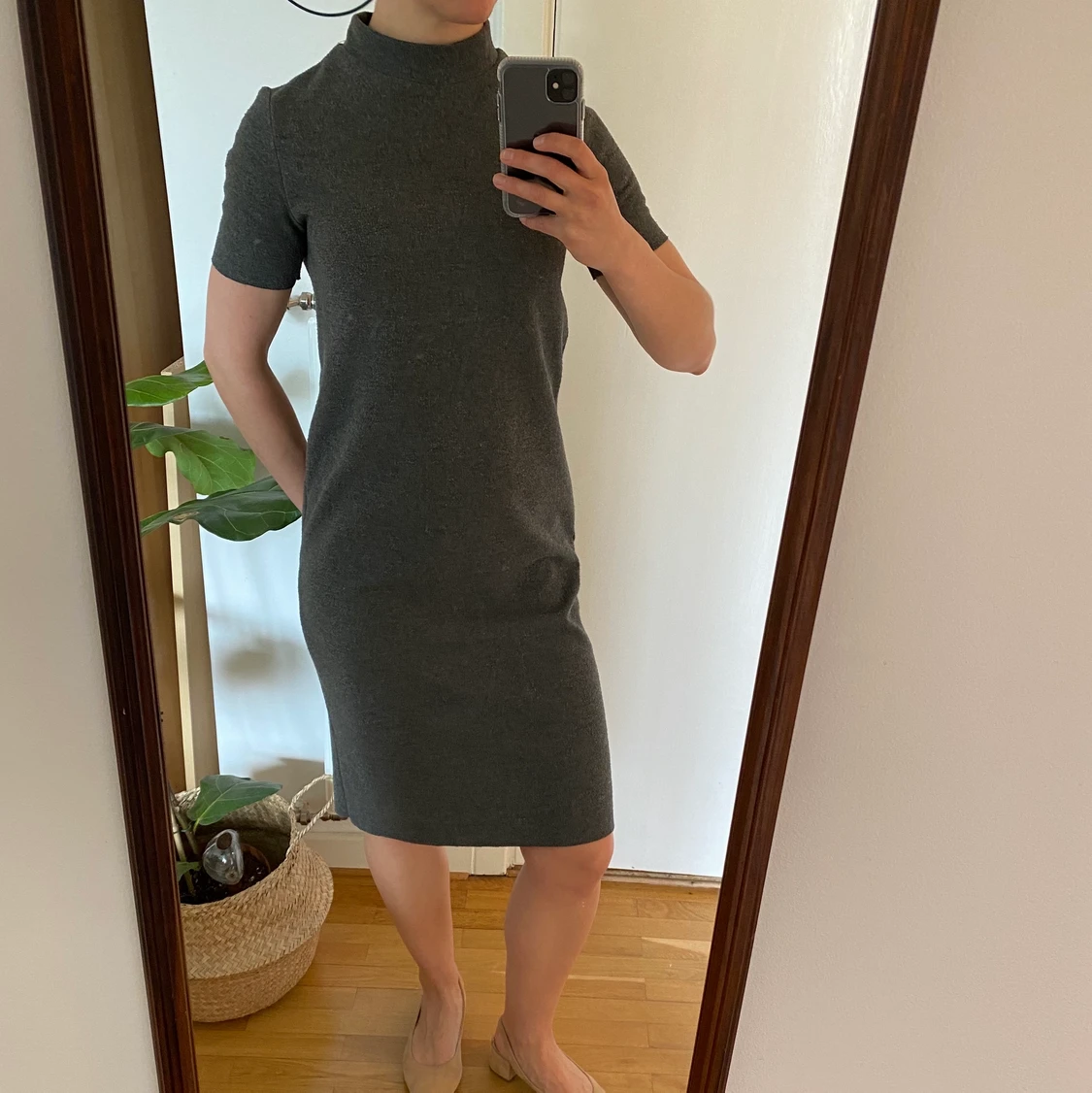 Mjuk grå stilig klänning i stlk S