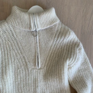 Stickad tröja - Material; Alpaca blend