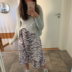 Zebrakjol !!😍 - Sååå söt zebrakjol !!🥰🥰🥰 verkligen en favorit när man är utomlands 🤩 (är i storlek 34 men man knyter den själv i midjan så tror den även skulle passa 36,38)
