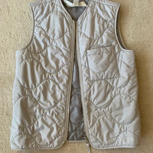 Arket vest - Fint skick, flaw på necktag, size 48/M