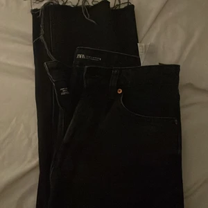 Fina zara jeans mid Rise jeans  - Fina jeans som tyvärr inte passar mig då jag skulle tagit 34💛