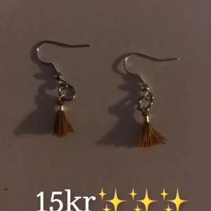 Örhängen  - Hej! Dom här örhängena kan du köpa utav mig ✨✨✨✨