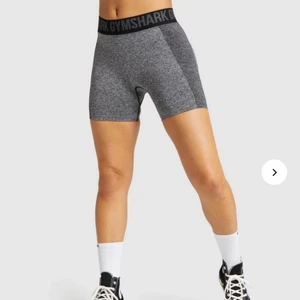 Gymshark shorts  - Shorts från gymshark i deras populära modell flex, i storlek small🦋 bekväma och i bra skick! Tveka inte att höra av er vid minsta fundering eller intresse 💕💕 frakt på ca 60kr tillkommer📦