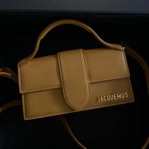 Intressekoll av min jaquemus le bambino väska från Nathalie schuterman. 🧡