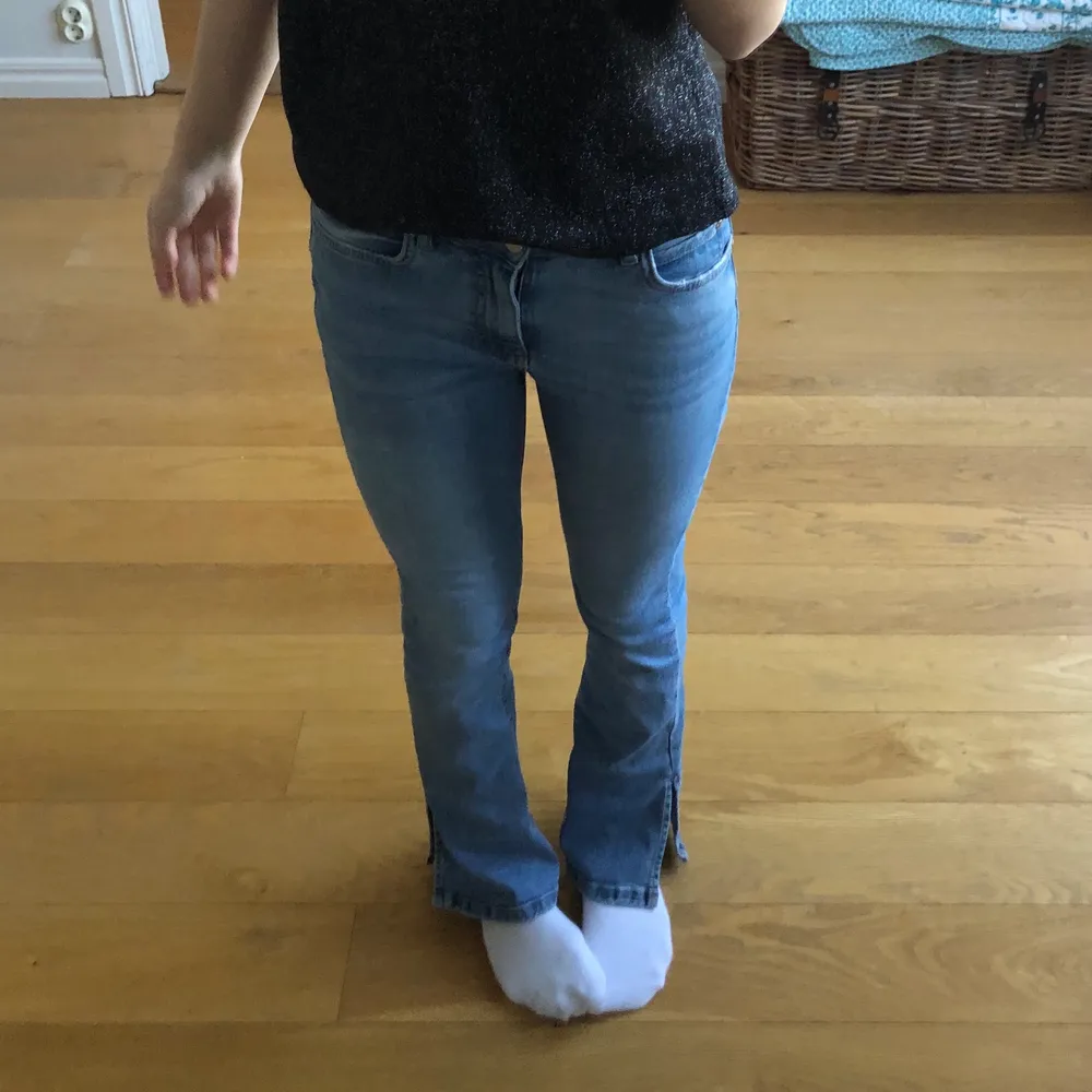 Jeans ifrån Ginatricot i storlek S💗 100kr plus frakten som kostar 66kr💫 Kan även mötas upp!! Hör av dig för intresse🙌🏻. Jeans & Byxor.