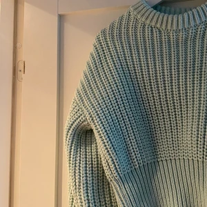 Grön stickad tröja  - Grön stickad tröja, jätteskön från zara. Väldigt fin passform och vårlig färg . 