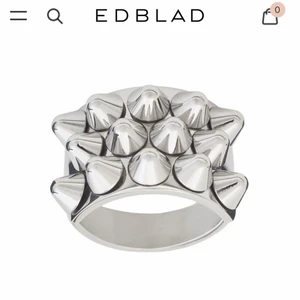 Edblad ring - En så fin silverring från Edblad! Köpt här på plick. Strl M (17,5).