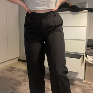 Kostymbyxor  - Kostymbyxor från Madlady! Storlek 36. Jätte bekväma och populära byxor❤️‍🔥