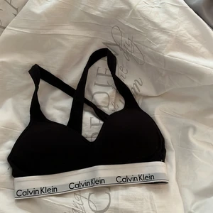 Calvin Klein bh - Använd 3 gånger så i nyskick. Storlek S