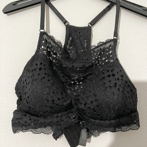 Svart BH - Svart BH använd 2-3 gånger, str L