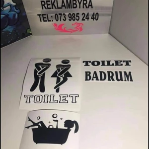 Personliga presenter/klistermärken - Behöver du kanske ett ”stör ej” klistermärke på din rumsdörr? Eller vill du kanske ge bort ett personligt pussel till tex din kusin som present? Vi säljer personliga presenter (mer i min profil) bla klistermärken och pussel som ni ser på bilden. Trycket väljer du helt själv det kan stå vad som helst på klister märket och pusslet kan vara en bild på dig och din partner m.m . Kostnaden på klistermärket är 80-200kr och pusslet ligger på 190-280kr beronde på storlek och tryck. Skriv för mer info