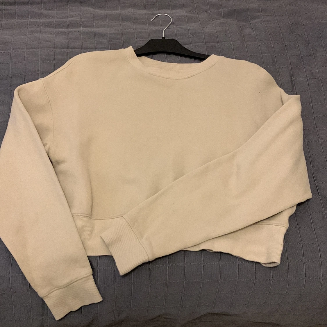 Monki beige croppad sweatshirt strl S