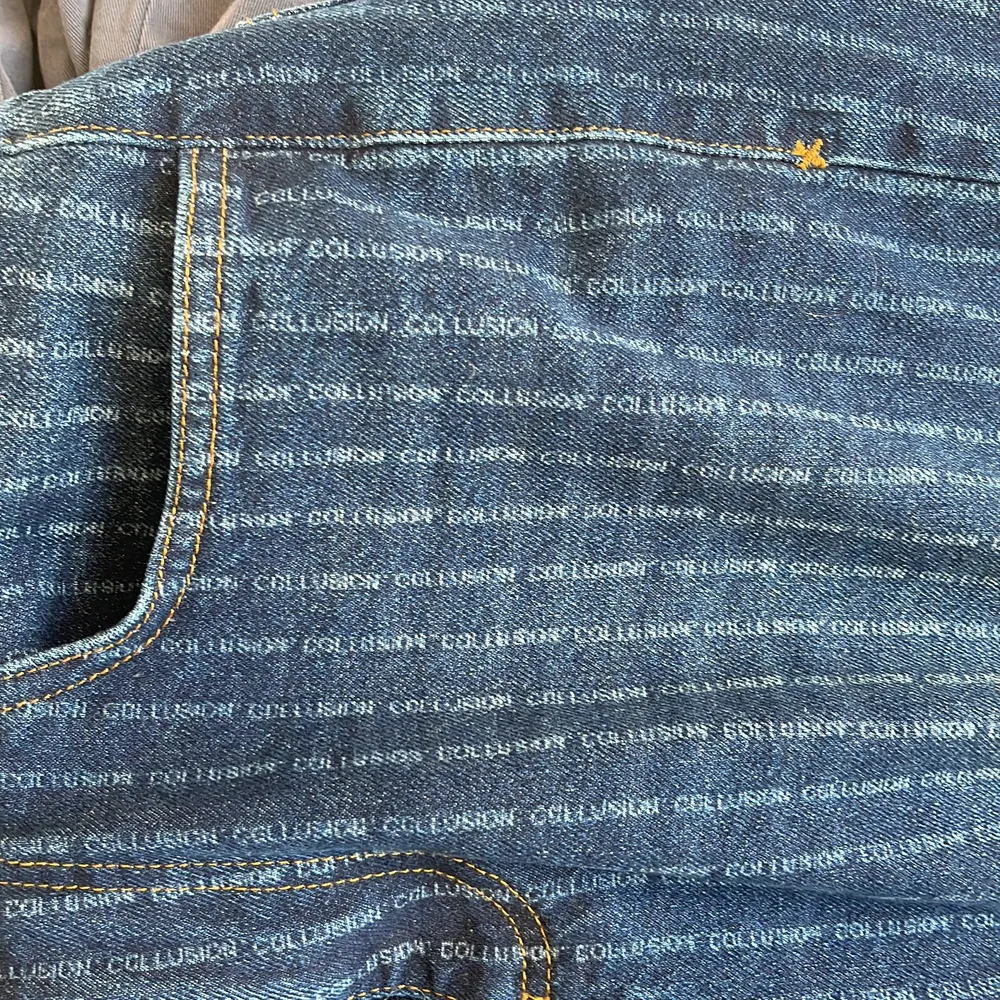 Randiga straight jeans från collusion (se sista bilden)😆 Nästan helt nya 🤌 Dessa sitter lågmidjat på mig☺️. Jeans & Byxor.