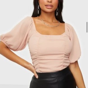 OANVÄND TOPP  - Oanvänd, storlek xs 