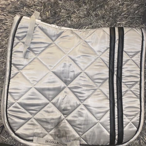 schabrak - silver schabrak använd få gånger (köpt för 400kr) (pris kan diskuteras)