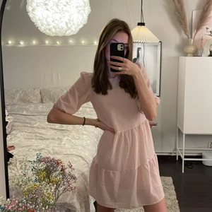 Klänning - Klänning från hm. Aldrig använd! 💕