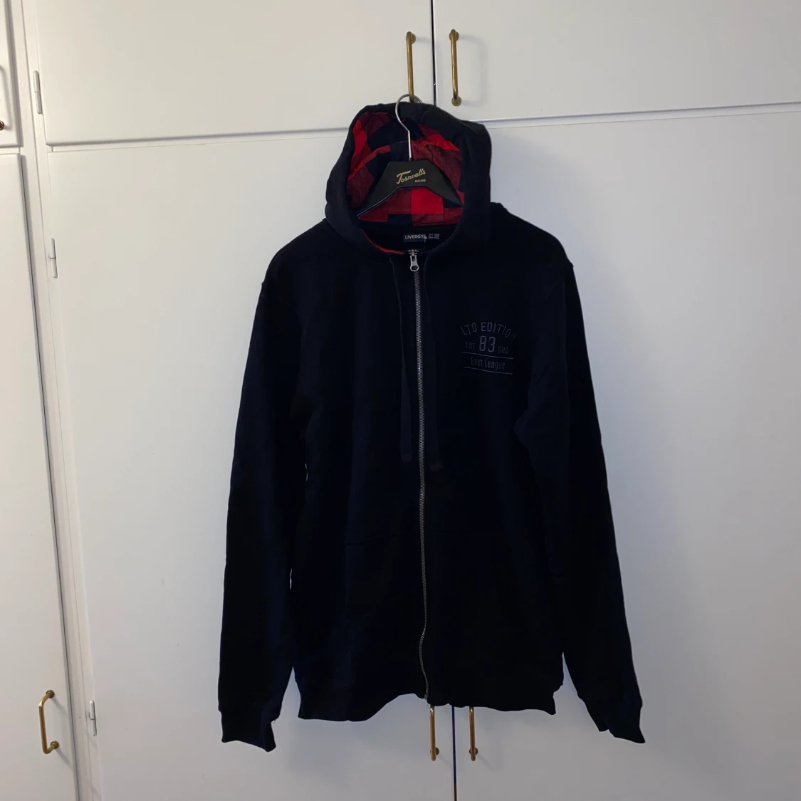 Svart hoodie size M