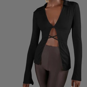 Svart tröja  - Helt nyköpt tröja, gillade inte passformen på mig :( alldeles utmärkt material 💖