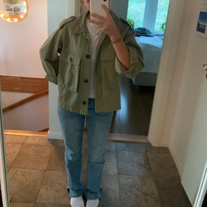 Grön jacka hm - Säljer denna jättefina jacka från H&M