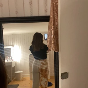 Jeans från shein - Ändast testade, lite genomskinliga på vita sidan av byxorna när man böjer sig… 