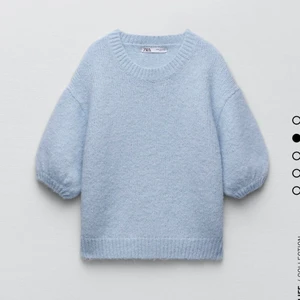 Stickad t shirt - Jättefin blå stickad t shirt, endast använd 1 gång så i mycket gott skick! 