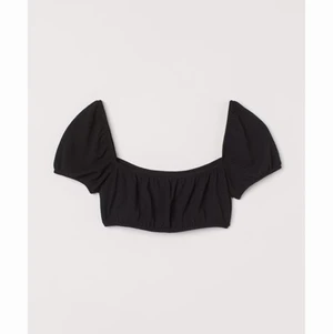 Svart topp med puffärm storlek xs - Säljer denna då den tyvärr är för liten, använd en gång 