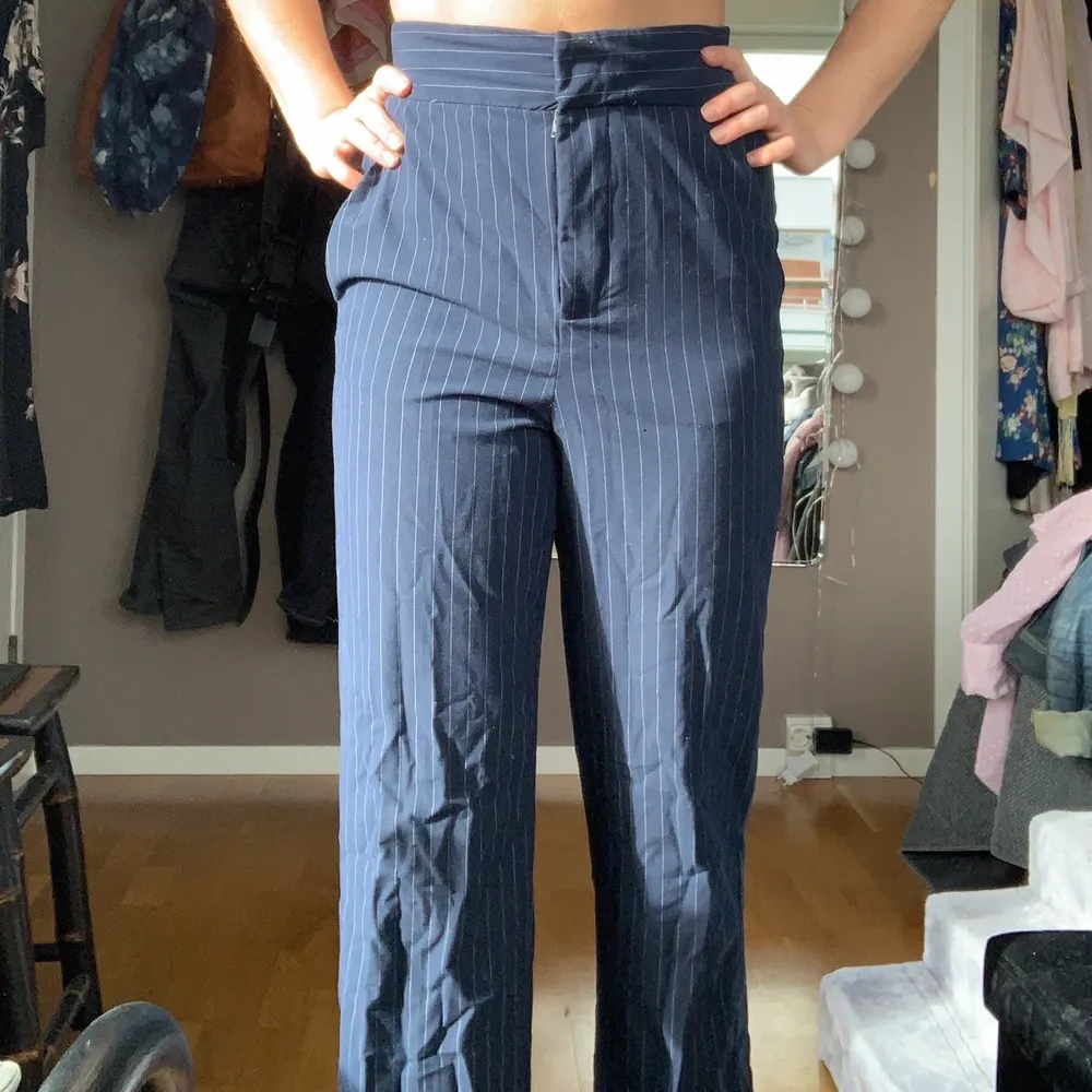 Snygga sköna kostymbyxor från Zara! Höga i midjan . Jeans & Byxor.