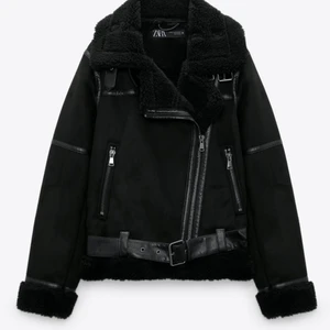 Zara jacka - Säljer min populära jacka ifrån zara som är i jätte bra skick💞