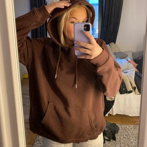 Brun hoodie - En brun hoodie från NELLY. Som i nyskick😊