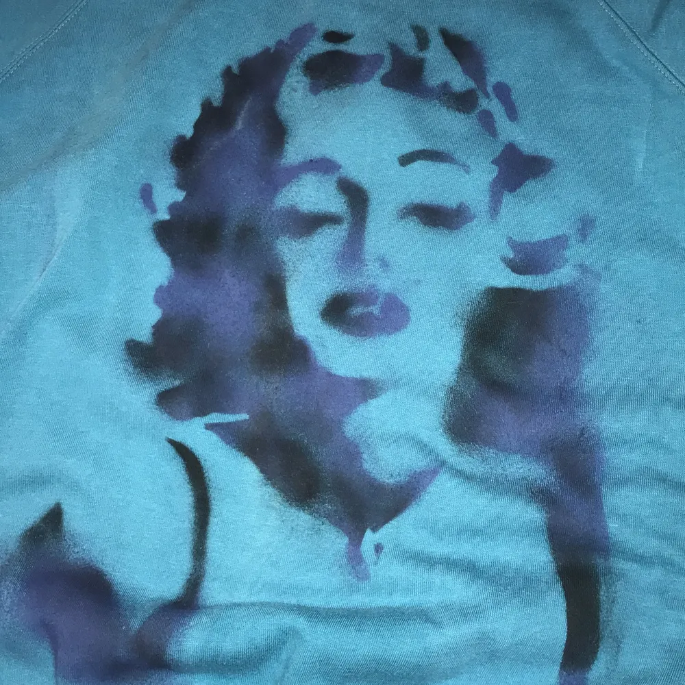 En sviincool vintage sweatshirt från 1970-talet med ett Marilyn Monroe tryck. Storlek S. 💕köpare står för frakt💕. Tröjor & Koftor.