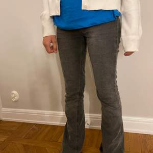 Ett par jättefina jeans Gina Tricot jeans finns en kvar på hemsidan jättebra skick🧚‍♀️😍
