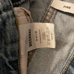 Blåa jeans från weekday inte använda säljer för 150-200. Modell: Pine. Tar gärna swish 
