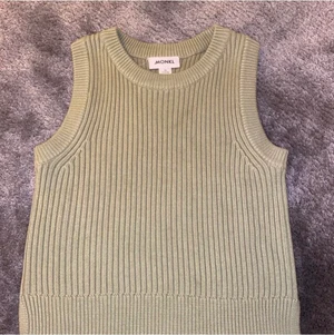 grön väst monki💚 - jätte fin väst med ganska tjock material! Passar perfekt för hösten💚⚡️
